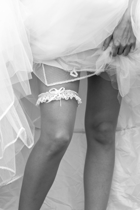 knees garter belt wedding dress skiing women non-dominant knee UCLA study adventure injury