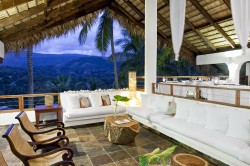 Casa Bonita Tropical Lodge Outdoor Lounge