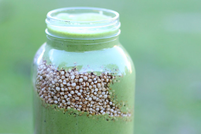 green smoothie with popped quinoa